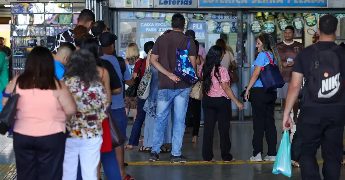 Imagem ilustrativa da notícia: Mega-Sena acumula e prêmio sobe para R$ 7,5 milhões