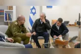 O primeiro-ministro de Israel, Benjamin Netanyahu, confirmou a morte do chefe de Segurança Nacional do Irã após ataque em Teerã.