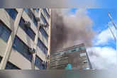 Bombeiros atuam em incêndio que atingiu prédio do Incor, em São Paulo