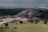 Homem armado matou mulher canadense em Teotihuacan e deixou vários feridos em um dos principais pontos turísticos do México.