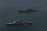Navios do Irã e da Rússia durante treinamento militar conjunto em Ormuz