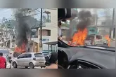 Testemunhas relatam que veículo explodiu logo antes de ter sido consumido pelas chamas