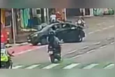 Motociclista é arremessado devido a colisão