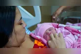 A pequena  Ayla é o primeiro bebê a nascer no recomeço da maternidade