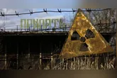 Pesquisadores detectam pela primeira vez mutações genéticas transmitidas de vítimas de Chernobyl para seus descendentes, revelando impactos da radiação.