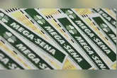 Para participar da Mega-Sena, o apostador pode escolher de 6 a 20 números entre os 60 disponíveis no volante.