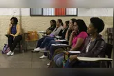 Em 2025, o programa do MEC selecionou 384 cursinhos, beneficiando mais de 12,1 mil estudantes em todas as regiões do país.
