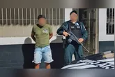 A vítima apresentava ferimentos causados por arma branca na região das costas. Suspeito do crime é o companheiro dela.
