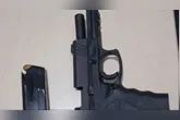 Segundo informações, em poder do suspeito estariam uma pistola Taurus PT 845, calibre .45, carregada com oito munições intactas.