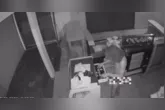De acordo com informações iniciais, o suspeito aguardou o momento em que a proprietária deixou o local para cometer o crime.