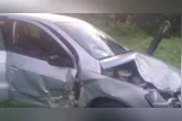 Carro envolvido no acidente que resultou na morte de Rafaela Oliveira ficou fora da pista após a colisão na BR-308, em Capanema.