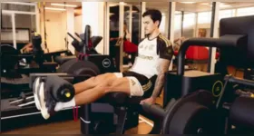 Pedro treina normalmente no CT e é liberado pelo departamento médico do Flamengo para viajar a Buenos Aires e reforçar o time na decisão da Recopa.