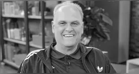 Eternizado pela camisa 14 da seleção brasileira, Oscar Schmidt deixa uma história construída com talento, determinação e amor ao esporte, dentro e fora das quadras.