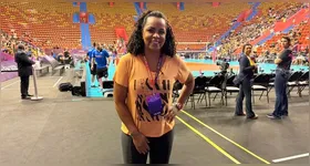 Fofão recebe o carinho da torcida no Mangueirinho e celebra o acolhimento do público paraense durante o Mundial de Clubes de Vôlei, em Belém.