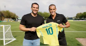 Pentacampeão acompanhou a preparação da equipe para o amistoso contra a França