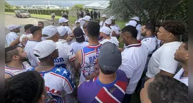 Organizada do Bahia cobra jogadores na Cidade Tricolor um dia depois de derrota para o Remo