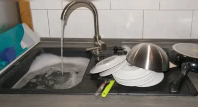 Imagem ilustrativa da notícia: Como desentupir uma pia em dois minutos com elementos da cozinha