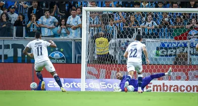 Imagem ilustrativa da notícia: Remo perde pênalti e gol inacreditável no empate com o Grêmio