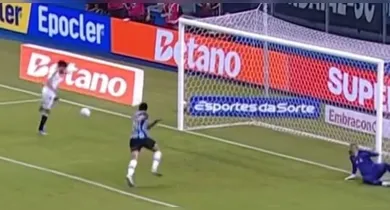 Imagem ilustrativa da notícia: Vídeo: Taliari perde gol inacreditável em Grêmio x Remo