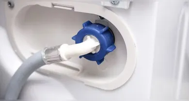 Imagem ilustrativa da notícia: Evite vazamentos: saiba como trocar a mangueira da máquina de lavar