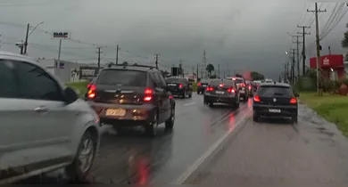 Imagem ilustrativa da notícia: Fortes chuvas provocam trânsito intenso na BR-316