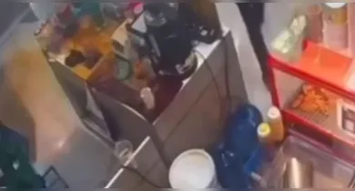 Imagem ilustrativa da notícia: Vídeo: jovem ataca colega com óleo quente após discussão no trabalho