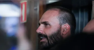 Imagem ilustrativa da notícia: Moraes vota para condenar Eduardo Bolsonaro por difamação