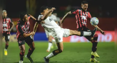 Imagem ilustrativa da notícia: Vitória homenageia Wagner Moura, vence o Atlético-MG e ajuda o Remo
