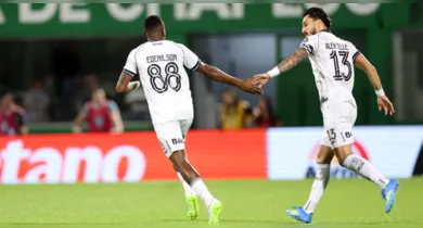 Imagem ilustrativa da notícia: Avassalador, Botafogo resolve em 20 minutos e goleia a Chapecoense