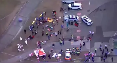 Imagem ilustrativa da notícia: Ataque a tiros em praia deixa 12 mortos em festival na Austrália