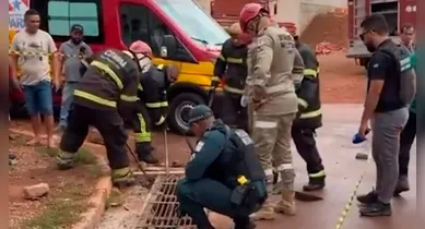 Imagem ilustrativa da notícia: Vídeo: homem é resgatado após passar horas preso em galeria