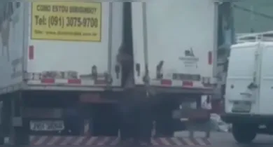 Imagem ilustrativa da notícia: Homem furta mercadoria de caminhão em movimento no Jurunas