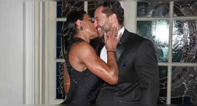 Imagem ilustrativa da notícia: Gracyanne Barbosa troca beijos com novo namorado em evento