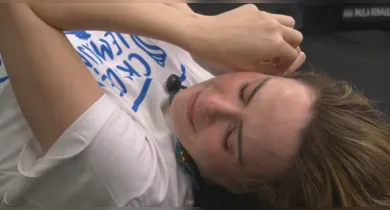 Imagem ilustrativa da notícia: Ana Paula chora e desiste do desafio "Barrado no Baile"