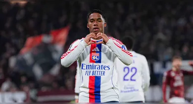 Imagem ilustrativa da notícia: Endrick bate recorde de Ronaldo após hat-trick em goleada do Lyon