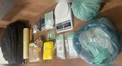 Imagem ilustrativa da notícia: PM desarticula ponto de tráfico e apreende quase 1 kg de drogas