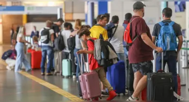Imagem ilustrativa da notícia: Pilotos e comissários de bordo podem entrar em greve em janeiro