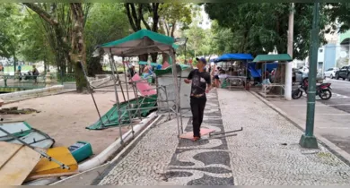 Imagem ilustrativa da notícia: Ventania derruba barracas na Praça da República, em Belém