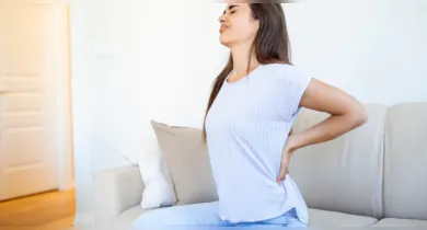 Imagem ilustrativa da notícia: Dor na coluna ao levantar peso? Veja o que mudar na postura