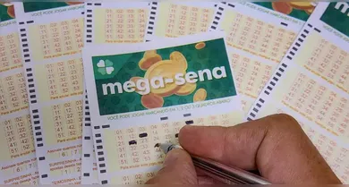 Imagem ilustrativa da notícia: Mega-Sena acumula e prêmio vai a R$ 10 milhões; confira os números