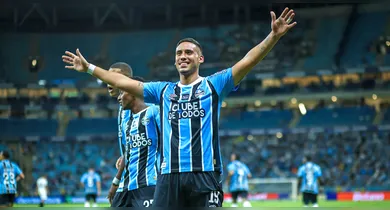 Imagem ilustrativa da notícia: Grêmio aproveita um a mais e vence o Atlético-MG com golaço