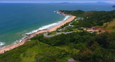 Imagem ilustrativa da notícia: Balneário Camboriú vai proibir naturismo em praia pioneira na prática