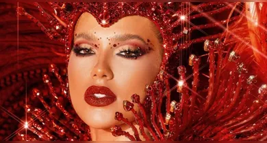 Imagem ilustrativa da notícia: Perrengue na avenida: tapa-sexo de Virginia solta durante desfile