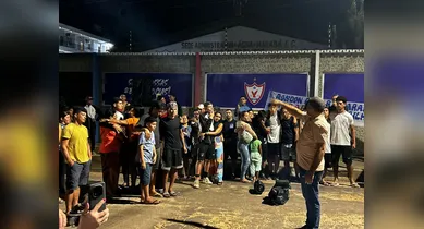 Imagem ilustrativa da notícia: Sob forte emoção, delegação do Águia de Marabá é recebida após acidente