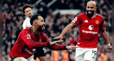Imagem ilustrativa da notícia: Brasileiros marcam e Manchester United vence Fulham pelo Inglês