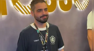 Imagem ilustrativa da notícia: VÍDEO: Filho do Faustão curte a Sapucaí com a camisa do Remo