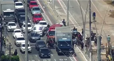 Imagem ilustrativa da notícia: Mulher morre após moto atingir caminhão baú em Belém