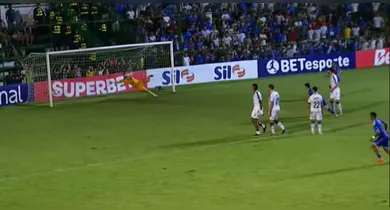 Imagem ilustrativa da notícia: Águia de Marabá vira, mantém 100% e elimina o Leão da Copa Norte