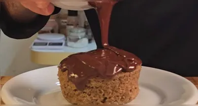 Imagem ilustrativa da notícia: Aprenda a fazer um bolinho de cenoura fit em 2 minutos