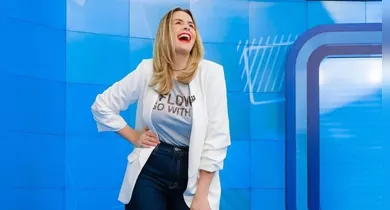 Imagem ilustrativa da notícia: Ana Paula Renault abre o jogo no BBB sobre saída do SBT: "Fake News"